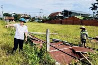 CÁC LỰC LƯỢNG ĐỒNG LOẠT RA QUÂN KHẮC PHỤC HẬU QUẢ BÃO SỐ 13,  DƯỚI SỰ CHỈ ĐẠO TRỰC TIẾP CỦA BÍ THƯ ĐẢNG ỦY VÀ CHỦ TỊCH UBND XÃ HÒA SƠN